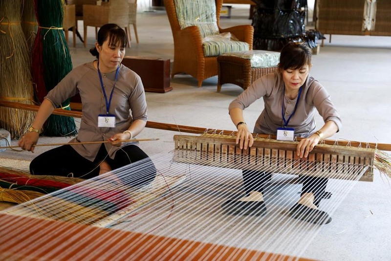 Người dân Nha Trang háo hức ngày mở cửa vườn mai xuân - ảnh 8