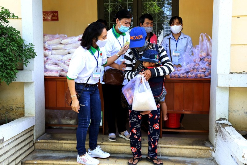 Hơn 8.000 suất gạo phát cho người khó khăn ở Khánh Hòa - ảnh 3