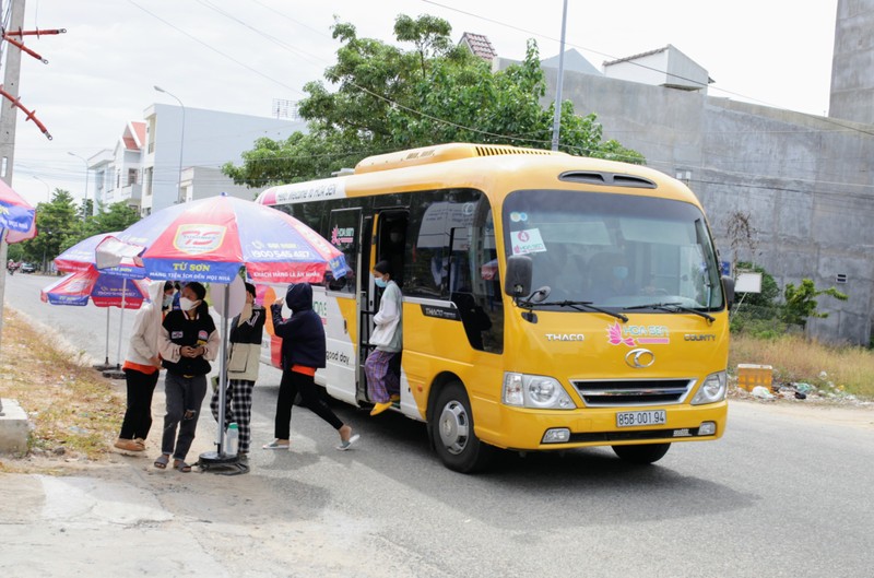 Ninh Thuận: 1 thí sinh phải đi viện kiểm tra sức khỏe ngay lúc phát đề thi  - ảnh 2