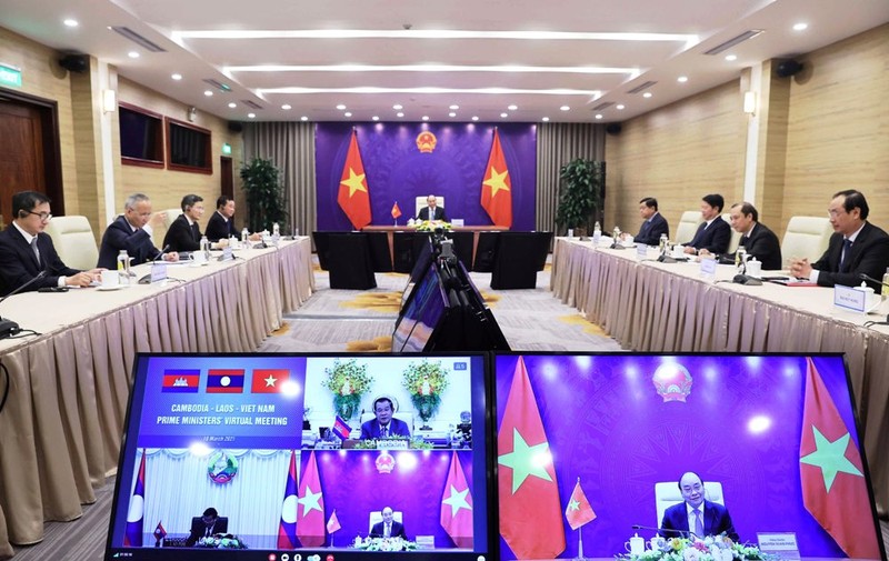 Thủ tướng Việt Nam - Lào - Campuchia hội đàm trực tuyến - ảnh 1
