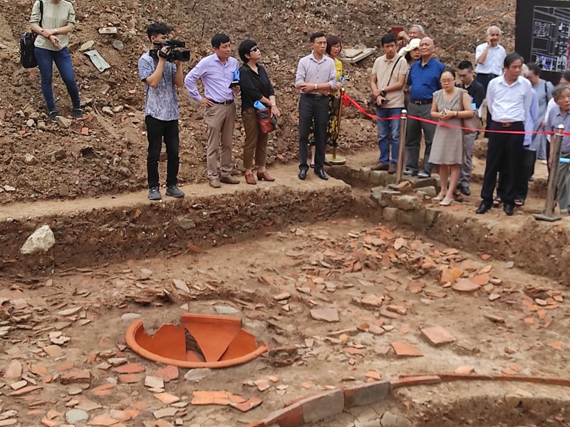 Phát hiện 2 mộ táng gạch thời kỳ tiền Thăng Long - ảnh 1