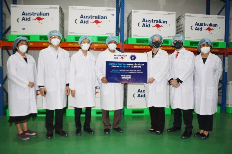 Australia bàn giao 403.000 liều vaccine cho Việt Nam - ảnh 1