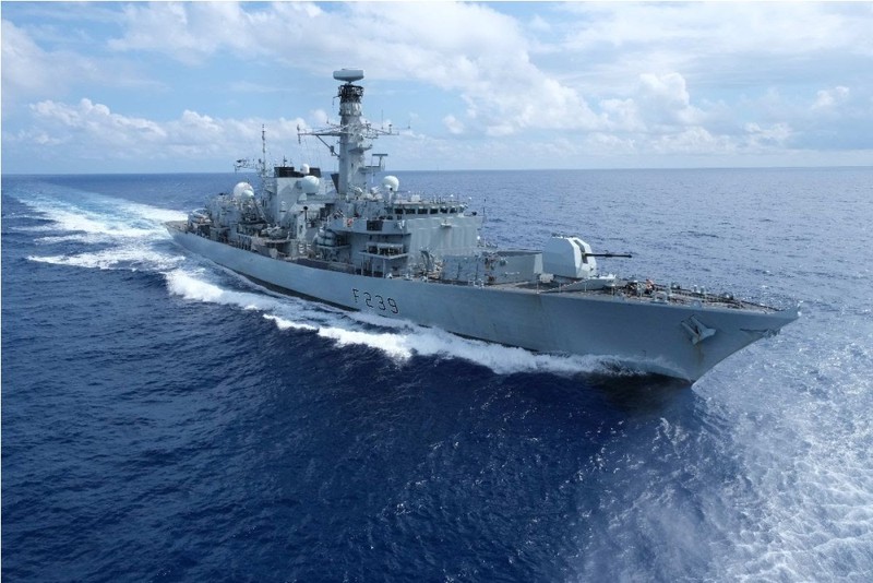 Tàu HMS Richmond của Hải quân Hoàng gia Anh cập cảng Cam Ranh - ảnh 1