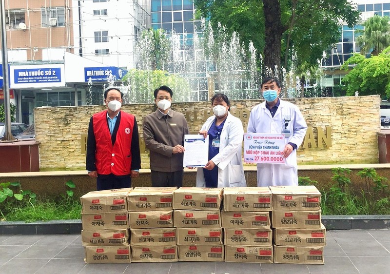 Trao 1.800 phần quà từ Hàn Quốc cho người khó khăn bởi dịch COVID-19 - ảnh 1
