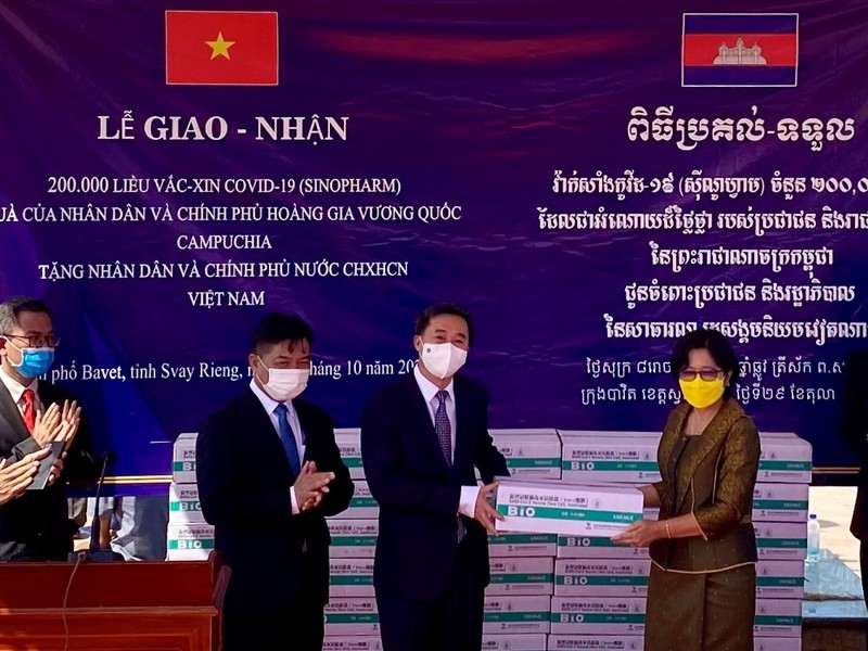 Campuchia tặng Việt Nam 200.000 liều vaccine Vero Cell - ảnh 1