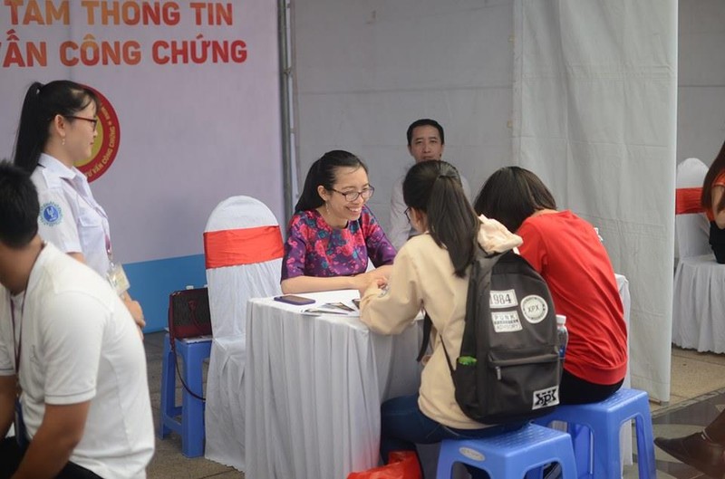 Sinh viên luật hào hứng tham gia ngày hội hướng nghiệp - ảnh 5