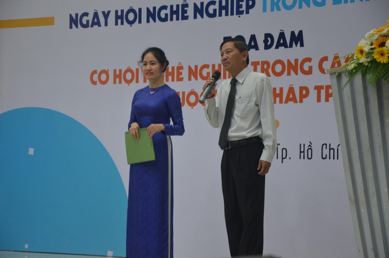 Sinh viên luật hào hứng tham gia ngày hội hướng nghiệp - ảnh 1