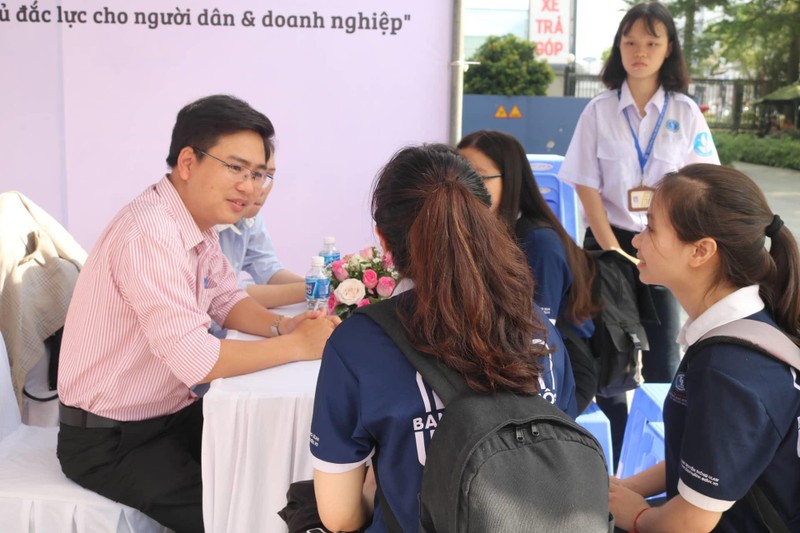 Sinh viên luật hào hứng tham gia ngày hội hướng nghiệp - ảnh 3