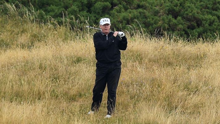 Ông Trump sẽ sang Scotland chơi golf ngày ông Biden nhậm chức? - ảnh 1