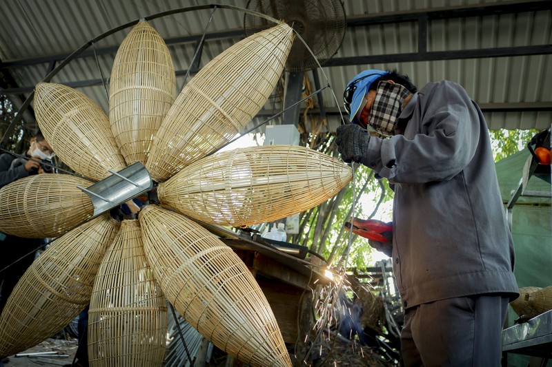 Bên trong xưởng tạo hình linh vật cho đường hoa Nguyễn Huệ  - ảnh 10