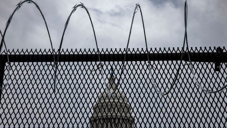 Cảnh sát Mỹ đề nghị dựng rào chắn vĩnh viễn tại Điện Capitol - ảnh 3