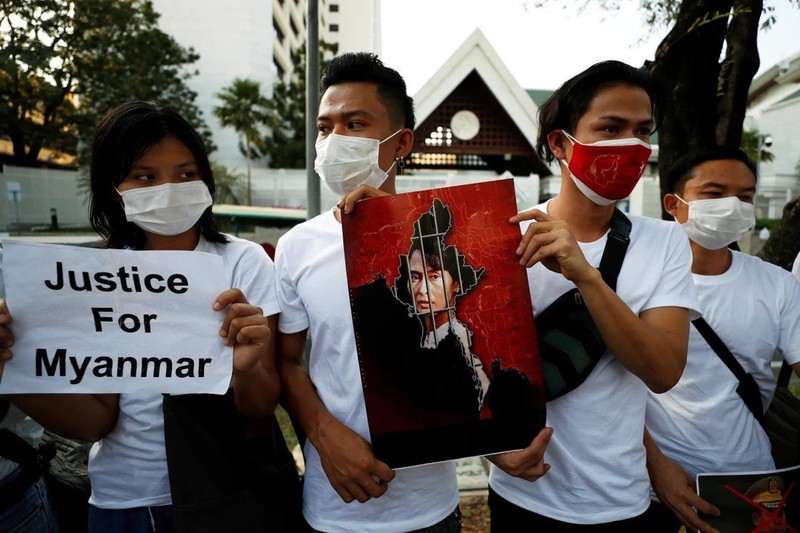 Bà Suu Kyi và hàng trăm quan chức Myanmar bị quản thúc tại gia - ảnh 1