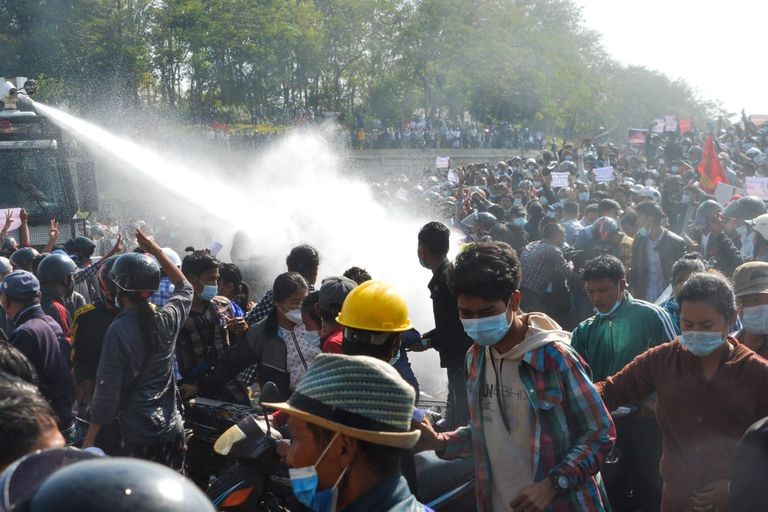 Cảnh sát Myanmar bắn đạn cao su vào người biểu tình - ảnh 1
