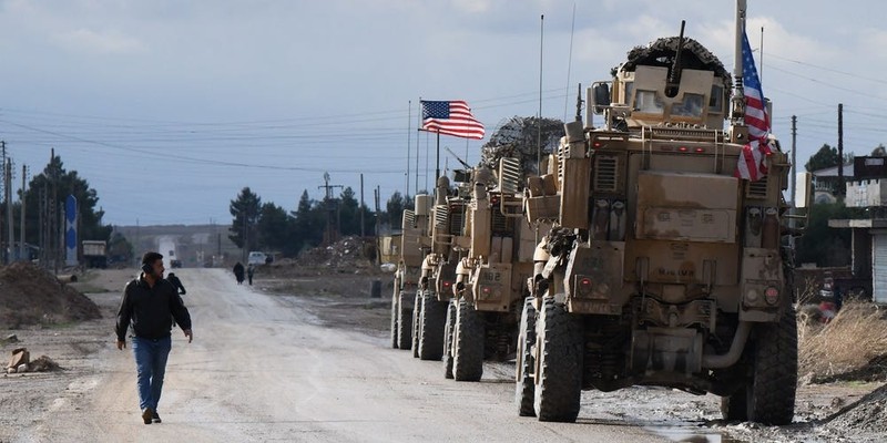 Hai đoàn xe quân sự 'khủng' của Mỹ tiến vào Syria - ảnh 1