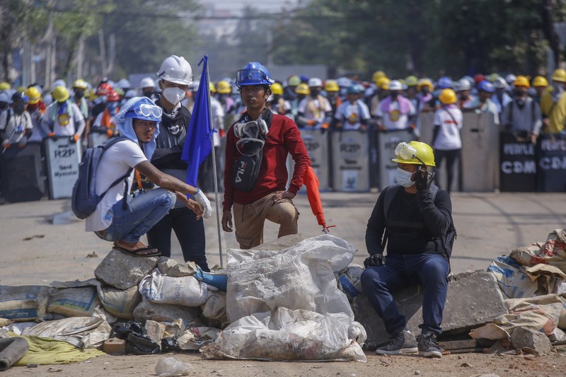 Hàng trăm người Myanmar, có cả cảnh sát, vượt biên sang Ấn Độ - ảnh 1