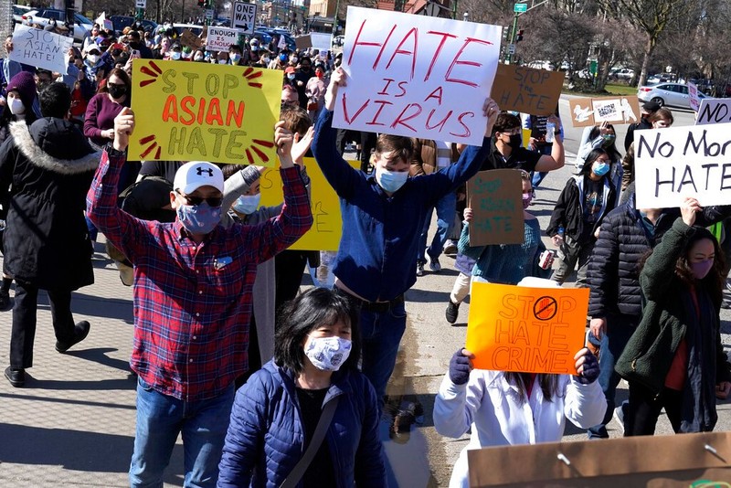 Hàng trăm người Mỹ biểu tình chống hành vi kỳ thị người gốc Á - ảnh 2