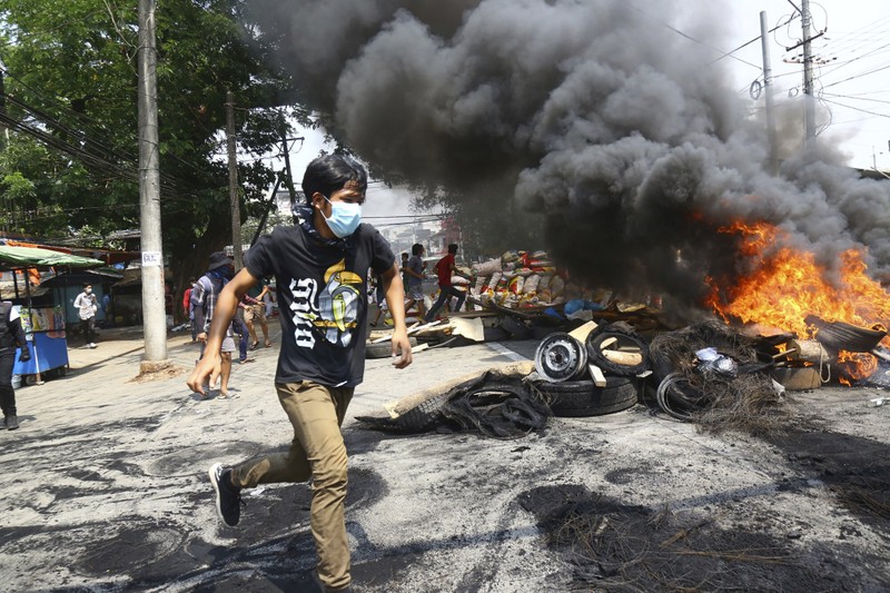 SCMP: An ninh Myanmar xả súng vào đám tang người biểu tình - ảnh 4