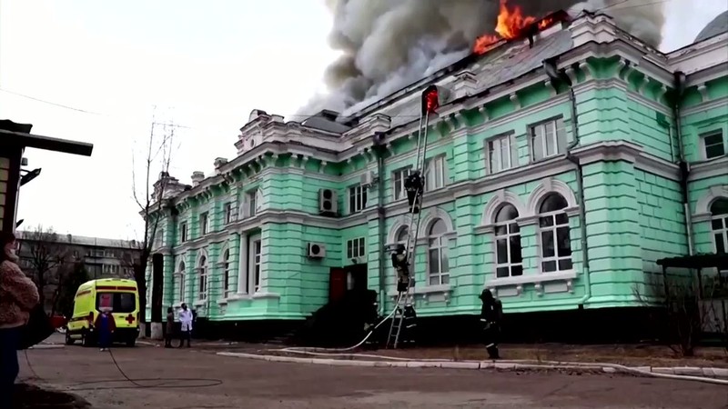Nga: Phẫu thuật tim thành công ngay trong bệnh viện đang cháy - ảnh 1