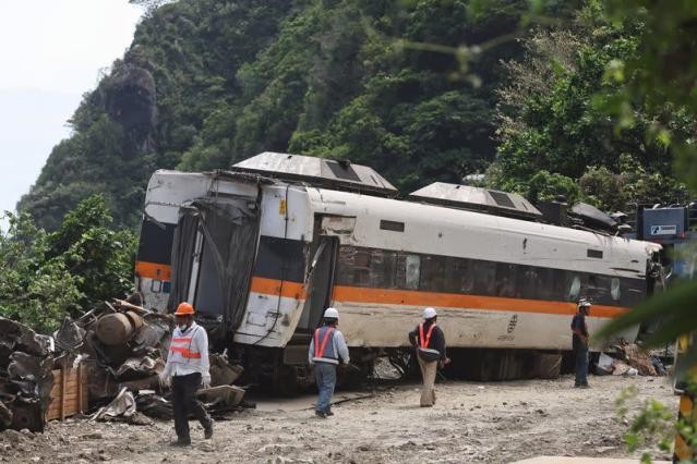 Một phút trước vụ tai nạn tàu hỏa kinh hoàng ở Đài Loan - ảnh 2