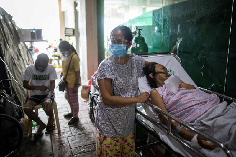 Đông Nam Á: Nhiễm, chết tăng kỷ lục, nhiều nước siết đi lại - ảnh 1