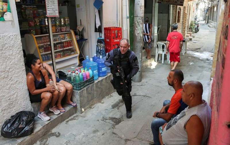 Brazil: Cảnh sát đấu súng với tội phạm ma túy, 25 người chết - ảnh 4