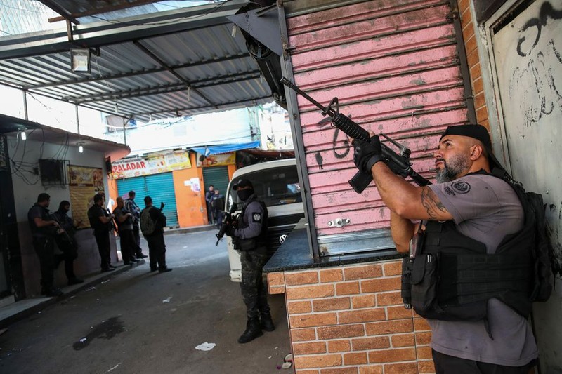 Brazil: Cảnh sát đấu súng với tội phạm ma túy, 25 người chết - ảnh 3