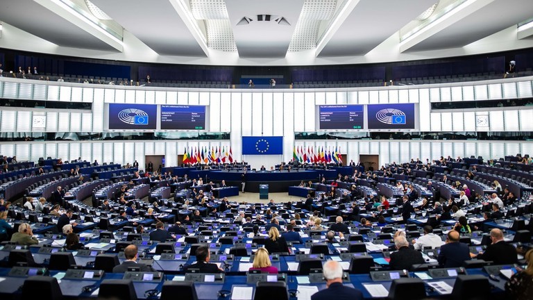 Nghị viện châu Âu khuyến khích Nga xích gần phương Tây - ảnh 1