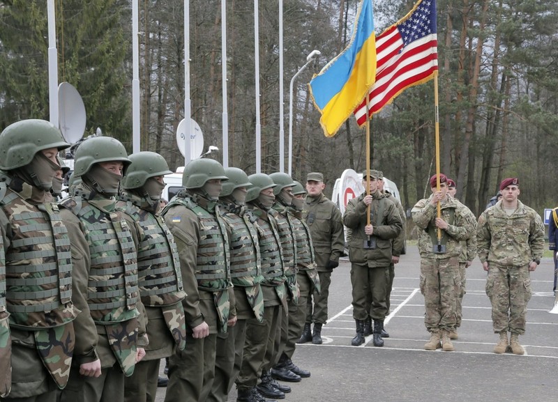 Washington viện trợ lớn cho Ukraine trước thềm thượng đỉnh Mỹ-Nga - ảnh 1