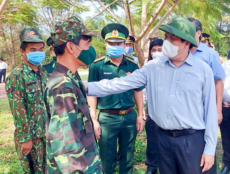 Bộ trưởng Y tế  kiểm tra công tác chống dịch ở Hà Tiên - ảnh 1