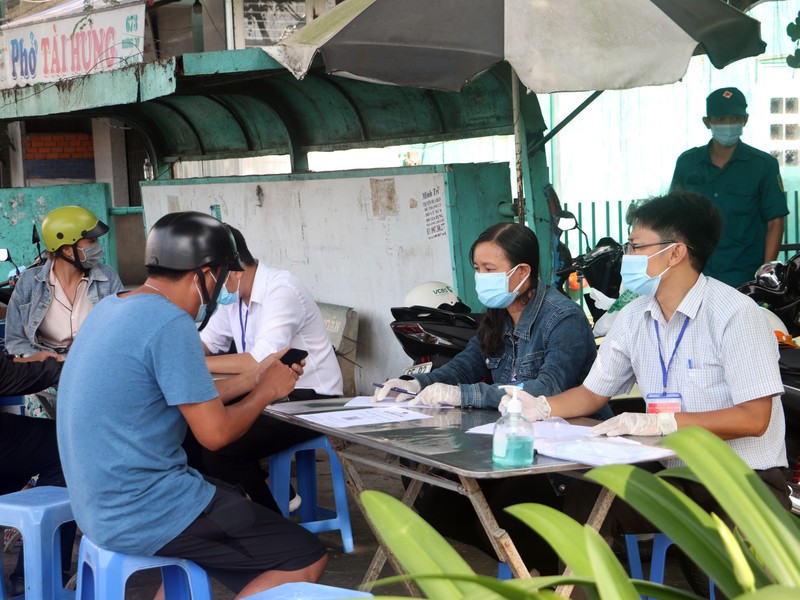 Người dân qua chốt kiểm soát vào quận Ninh Kiều cần giấy tờ gì - ảnh 6