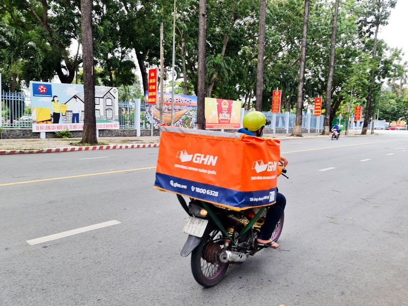 Nhiều bất cập sau 1 tuần triển khai quản lý shipper ở Cần Thơ - ảnh 1