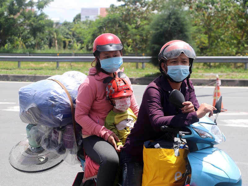 Sóc Trăng, Hậu Giang mở lại các khu cách ly tiếp nhận người tự phát về quê  - ảnh 1