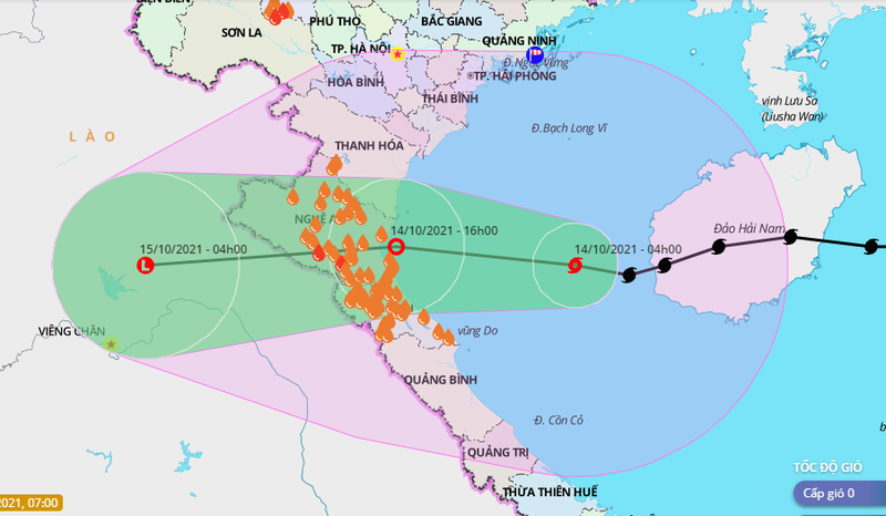 Bão số 8 suy yếu thành áp thấp nhiệt đới, chỉ còn cách bờ biển Hà Tĩnh 190km - ảnh 1