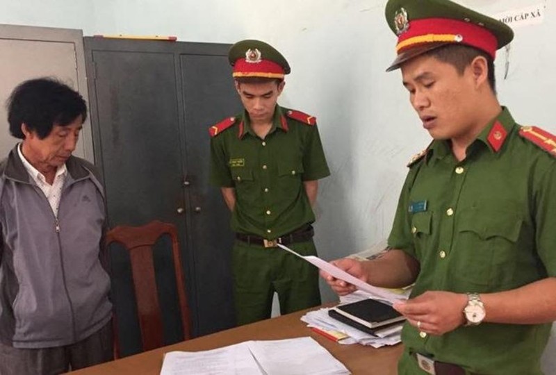 Bắt hiệu trưởng bị tố nhận tiền 'chạy việc' - ảnh 2