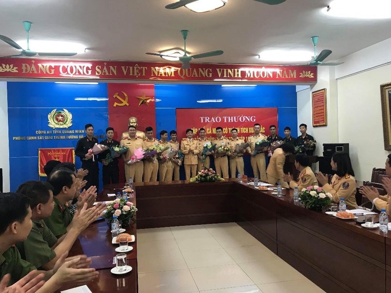 Tỉnh Quảng Ninh thưởng nóng vụ bắt 100 bánh heroin - ảnh 1