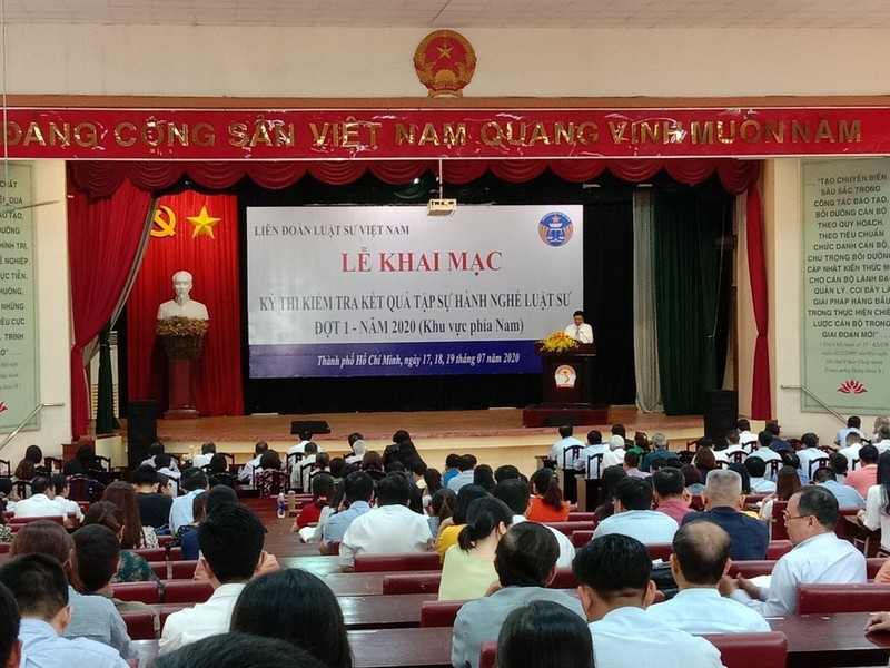 Không đưa đề thi của luật sư tương lai lên mạng - ảnh 1