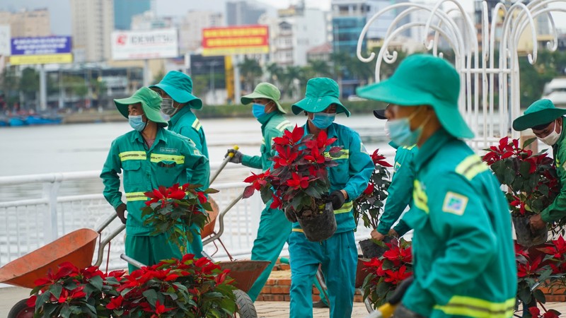 Người Đà Nẵng kín mít khẩu trang khi ra đường, vào chợ - ảnh 8