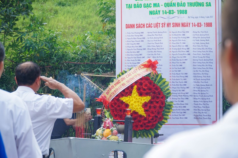 Lễ tưởng niệm 64 anh hùng liệt sĩ bảo vệ Gạc Ma - ảnh 5