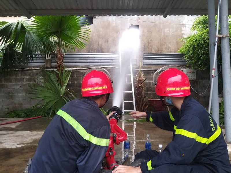 Đà Nẵng: Cháy dữ dội tại công ty sản xuất bao bì - ảnh 1