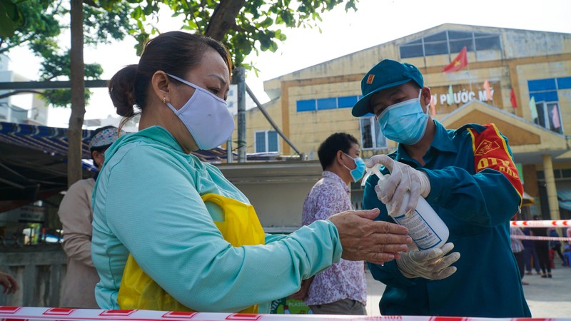 Đà Nẵng: Xét nghiệm hơn 500 tiểu thương liên quan BN 2989 - ảnh 2