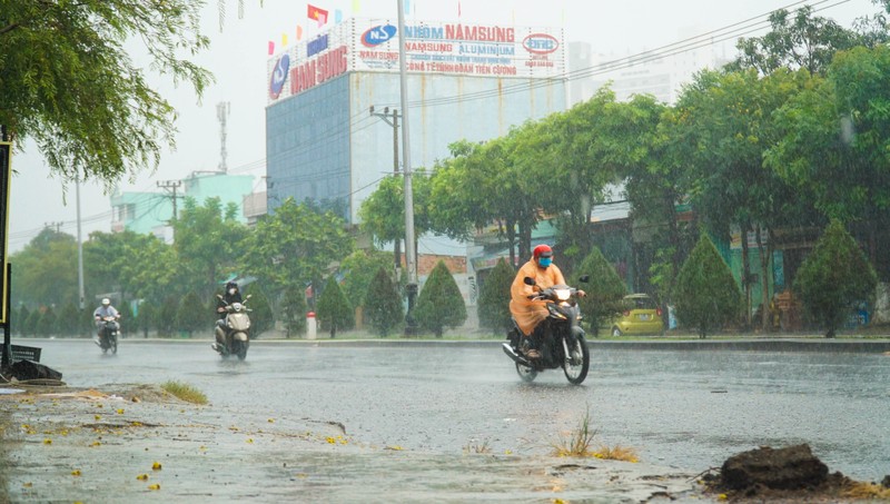 Đà Nẵng đón mưa lớn sau nhiều ngày nắng nóng kỷ lục - ảnh 3