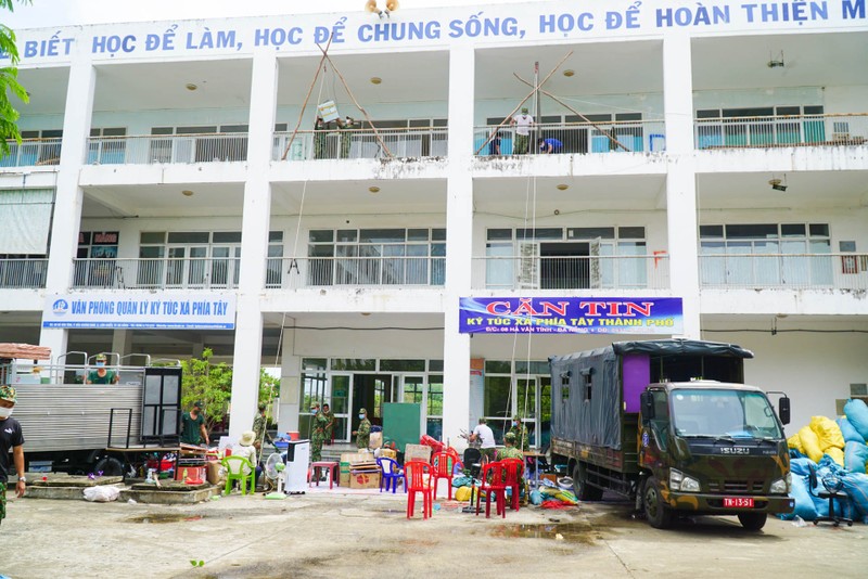 Đà Nẵng: Kí túc xá biến thành bệnh viện dã chiến 2.000 giường chỉ trong 4 ngày - ảnh 1