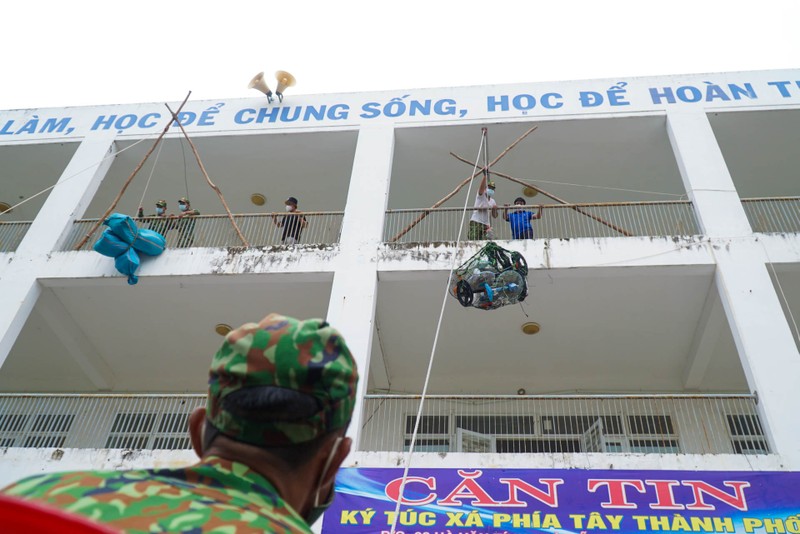Đà Nẵng: Kí túc xá biến thành bệnh viện dã chiến 2.000 giường chỉ trong 4 ngày - ảnh 3