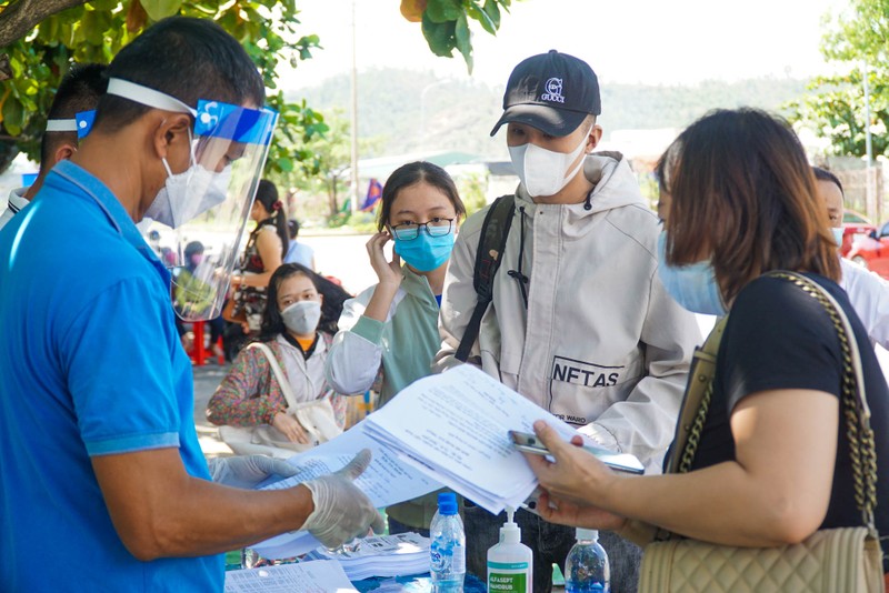 Đà Nẵng đón hơn 17.000 giáo viên, học sinh trở lại TP - ảnh 3