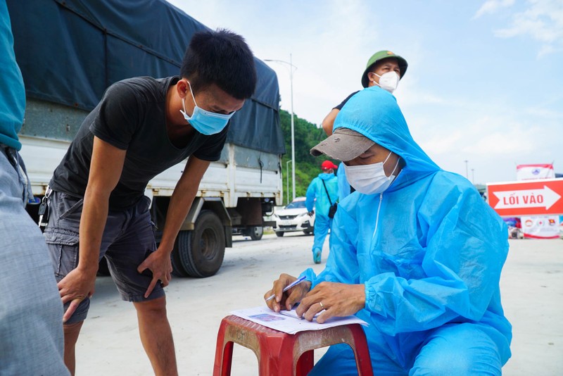 Đà Nẵng: Những chuyến xe đầu tiên đưa người dân về quê - ảnh 4