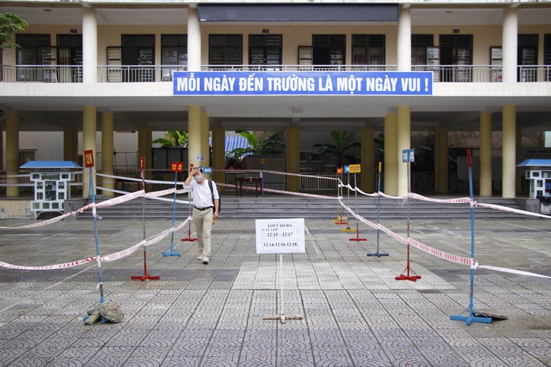 Ngày đầu tiên học sinh lớp 12 tại Đà Nẵng đi học trực tiếp trở lại - ảnh 6