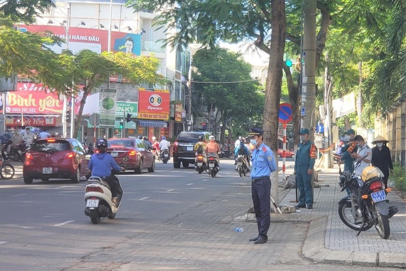 Hơn 13.000 học sinh Đà Nẵng kín mít khẩu trang đi thi vào lớp 10 - ảnh 5