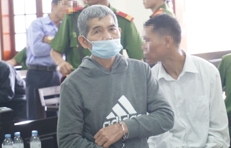 Ông già 70 hiếp dâm 2 bé gái 8 tuổi bị phạt 18 năm tù - ảnh 1