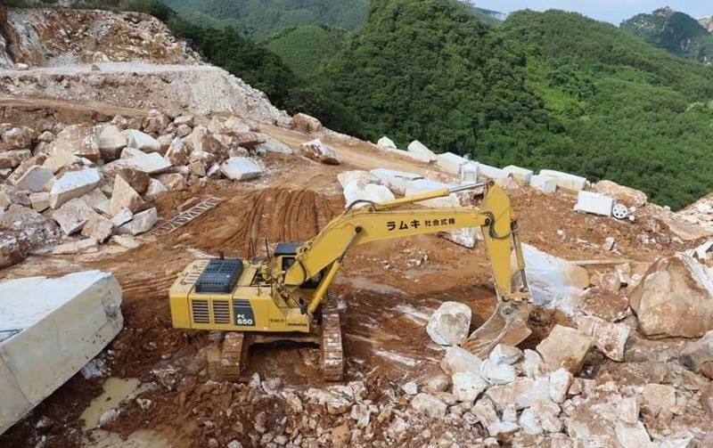 Vụ khai thác hàng ngàn m3 đá trắng trái phép: Khởi tố thêm một giám đốc  - ảnh 2