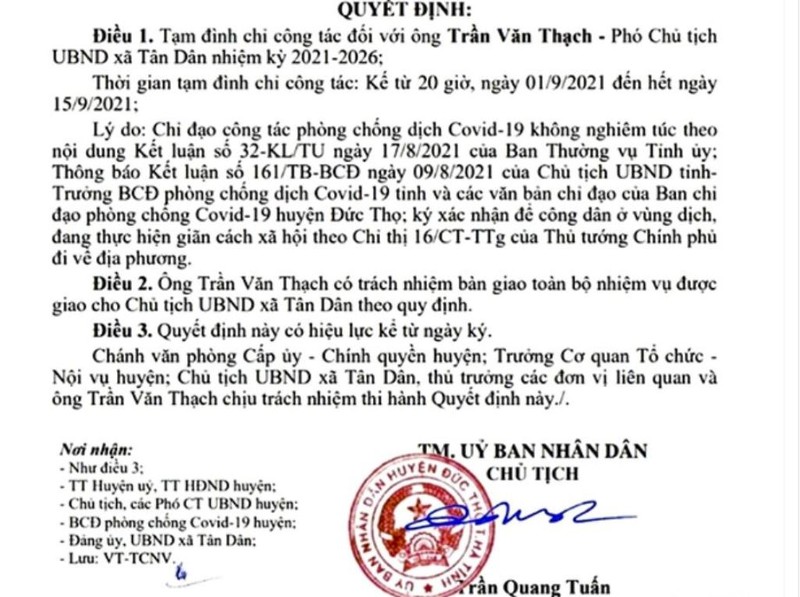 Phó chủ tịch xã ký giấy cho 5 người vùng dịch về quê bị tạm đình chỉ công tác - ảnh 1